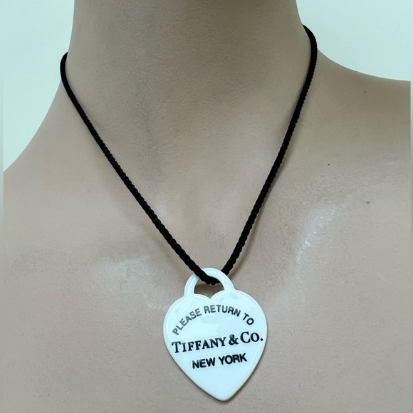 🔴Authentic TIFFANY & CO White Bone RTT Heart Pendents Necklace 🔴